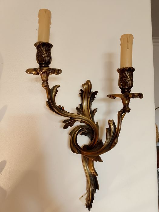 Grande castiçal em latão Luís XV