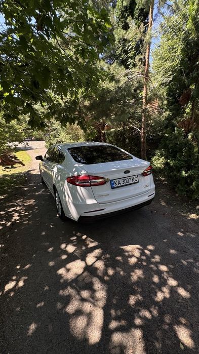 Ford Fusion hybrid 2019