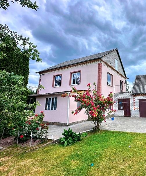 Продам добротный дом 133м2  Подгородное рядом с речкой