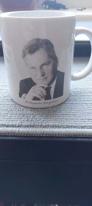 Kubek z pierwszej kampanii  prezydenckiej A. Kwaśniewskiego.