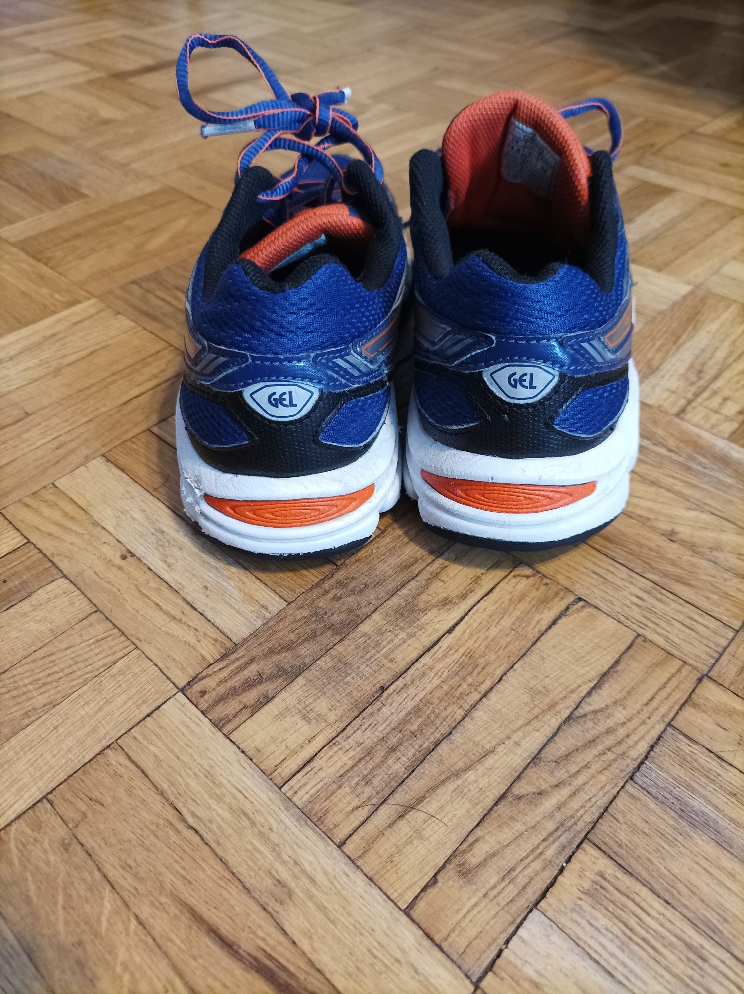 Buty sportowe damskie Asics Ikaia
