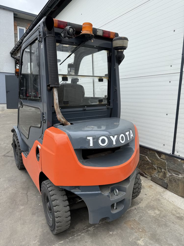 TOYOTA 06-8FD20F wózek widlowy 2200 mth 2020 rok