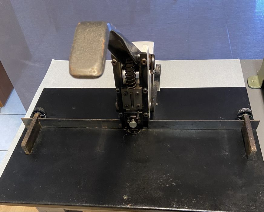 Maquina de Agrafar para Artes Gráficas