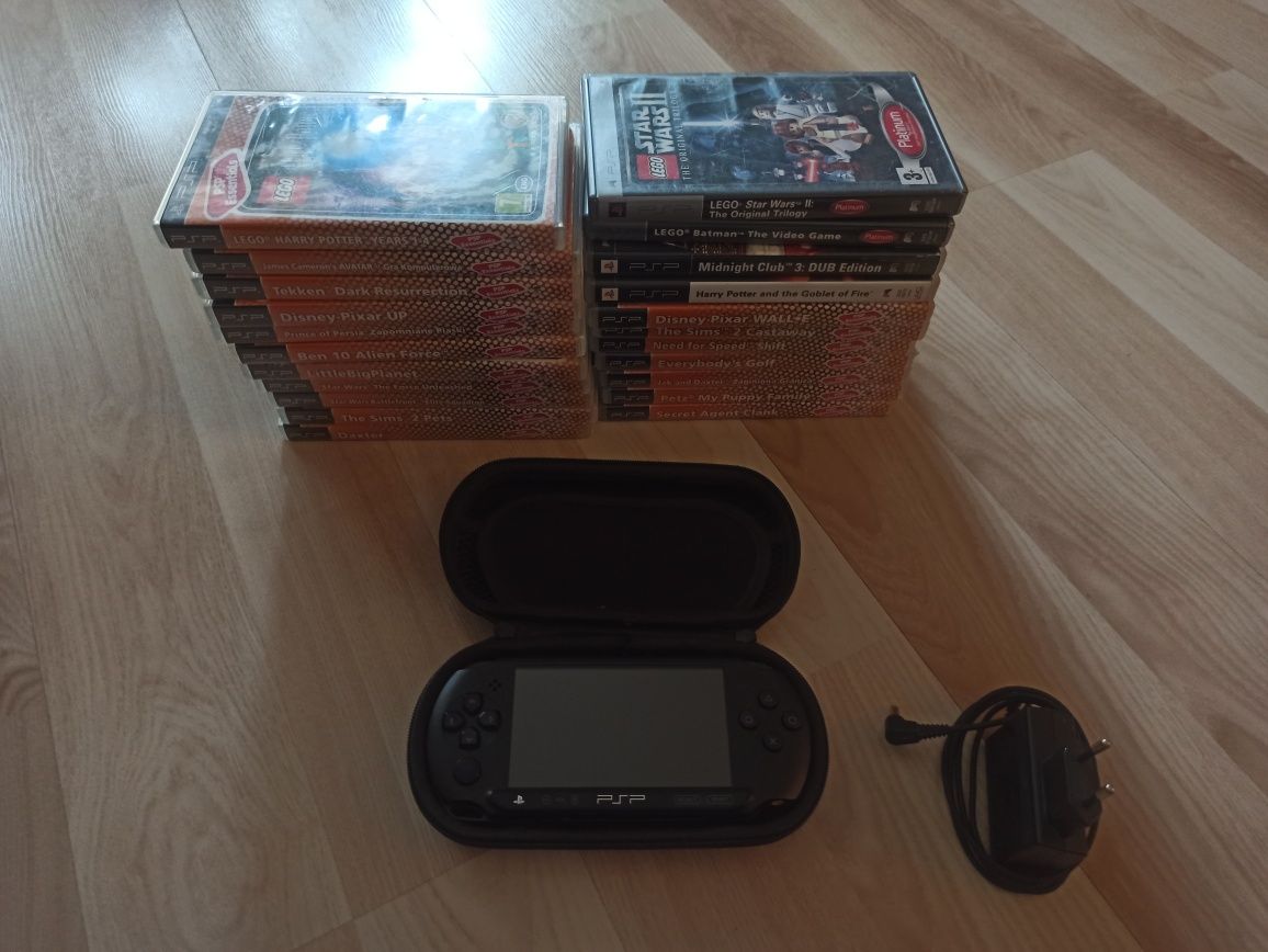 PSP + etui, ładowarka, 22 gry