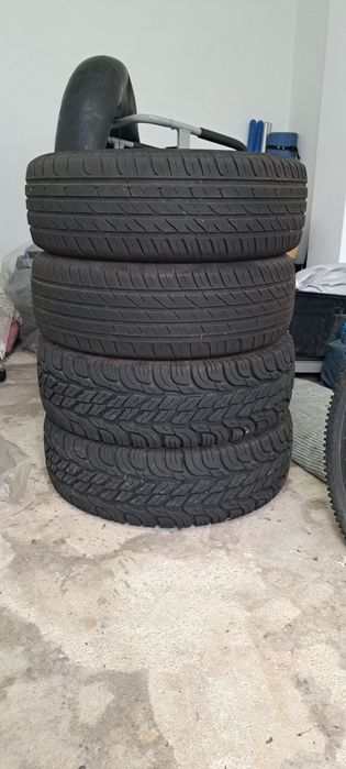 Pneus jipe 235/70/16