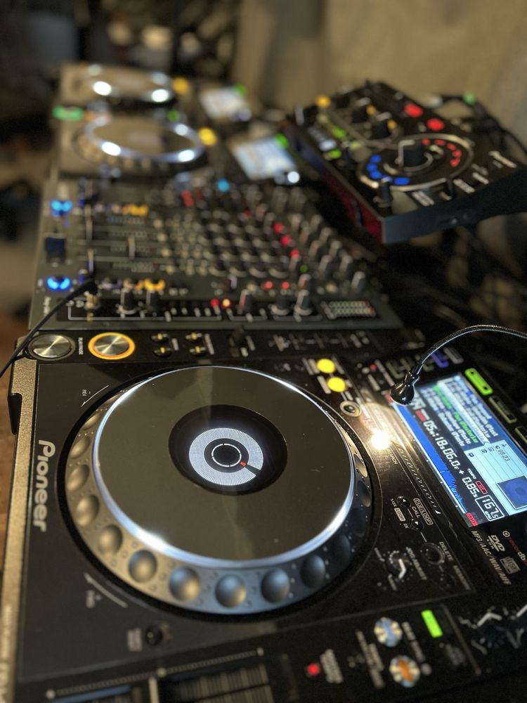 Alugo material de DJ