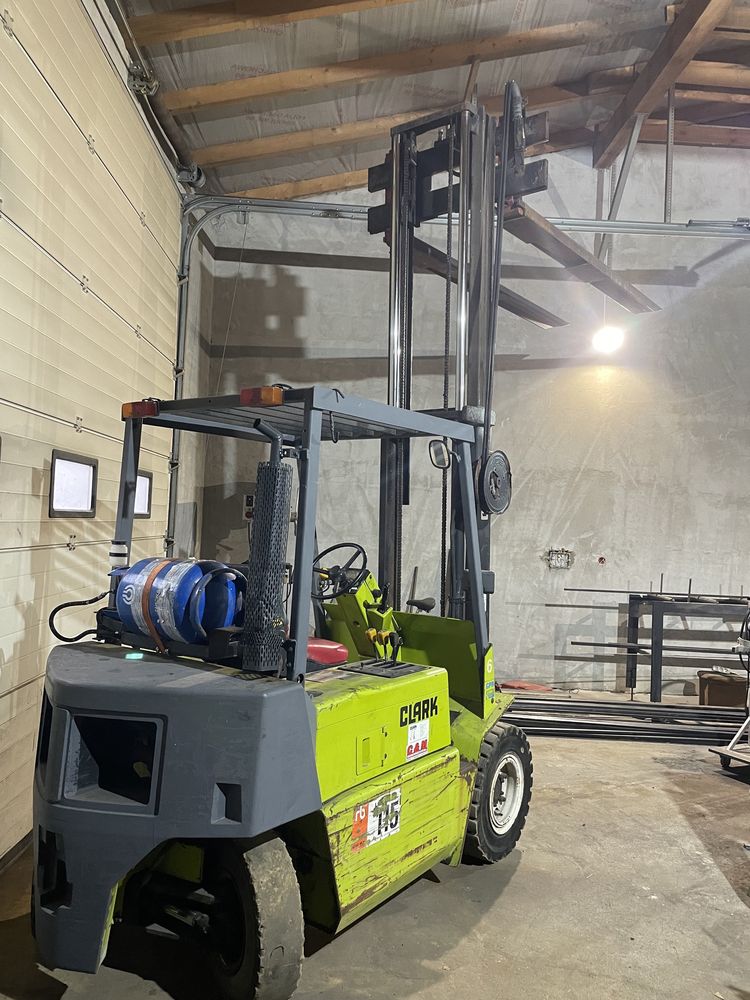 Wózek widłowy Clark  1.5t.  Wys 3.3 m