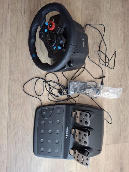 Кермо і педалі Logitech для PS5