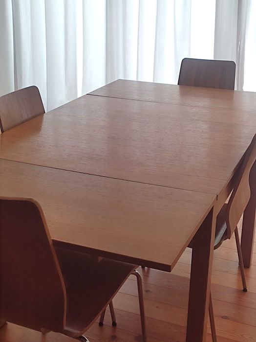 Mesa extensível e cadeiras Ikea