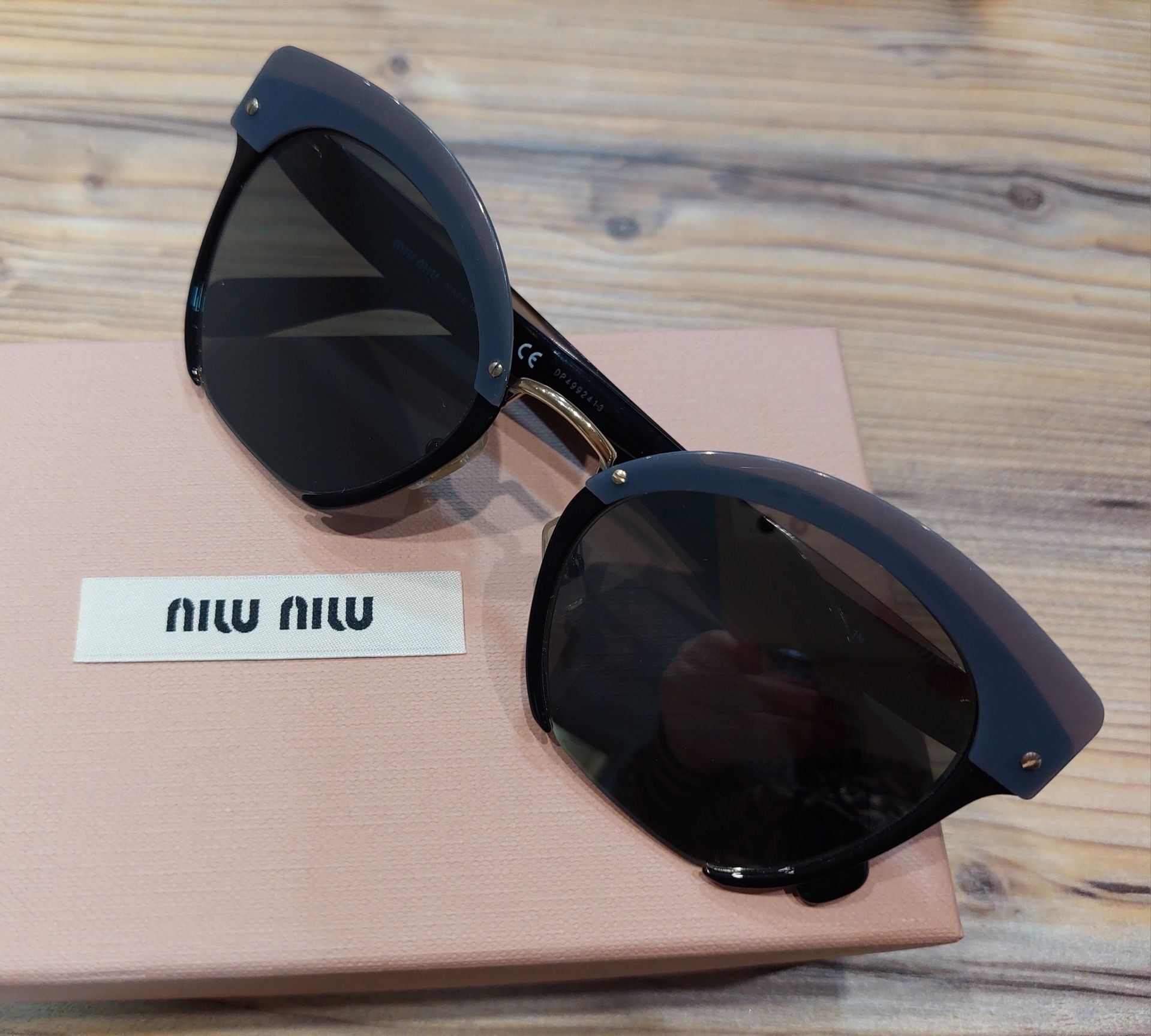 Зеркальні жіночі сонцезахисні окуляри  Cat eye SMU53T від Miu Miu!