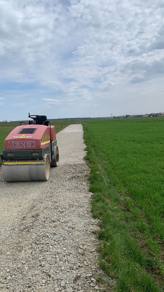 Usługi koparkami. Walec,zageszczarka,Ziemia,piasek,wyburzenia.Kucie be