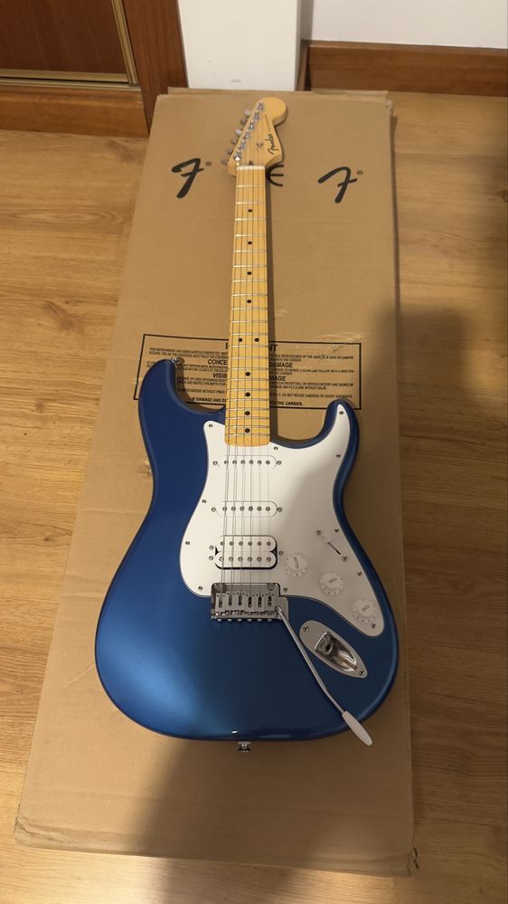 Fender standard stratocaster HSS, Aqua Marine Metallic