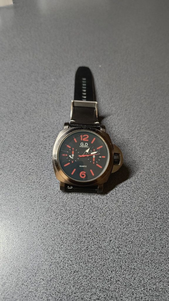 Sportowy zegarek wz. panerai