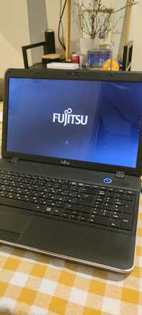 Ноутбук Fujitsu Lifebook AH512 RAM 2 ГБ / HDD 500 ГБ