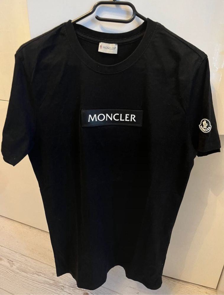 T-shirt Moncler czarny oryginalny L piekny jak nowy