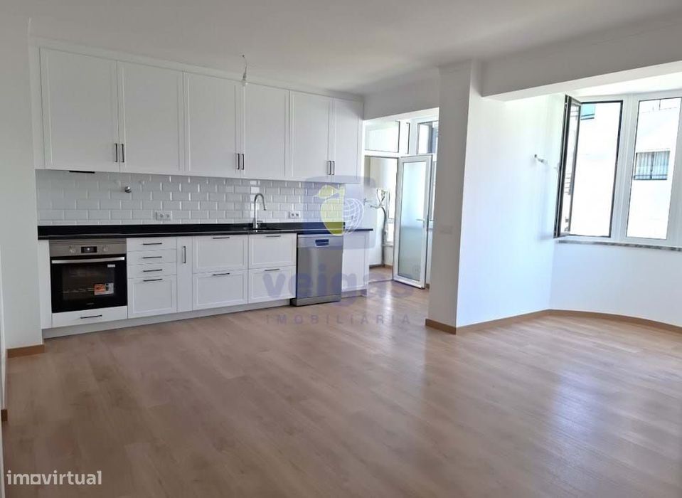 Apartamento T3 totalmente remodelado para arrendamento nas Caldas da R
