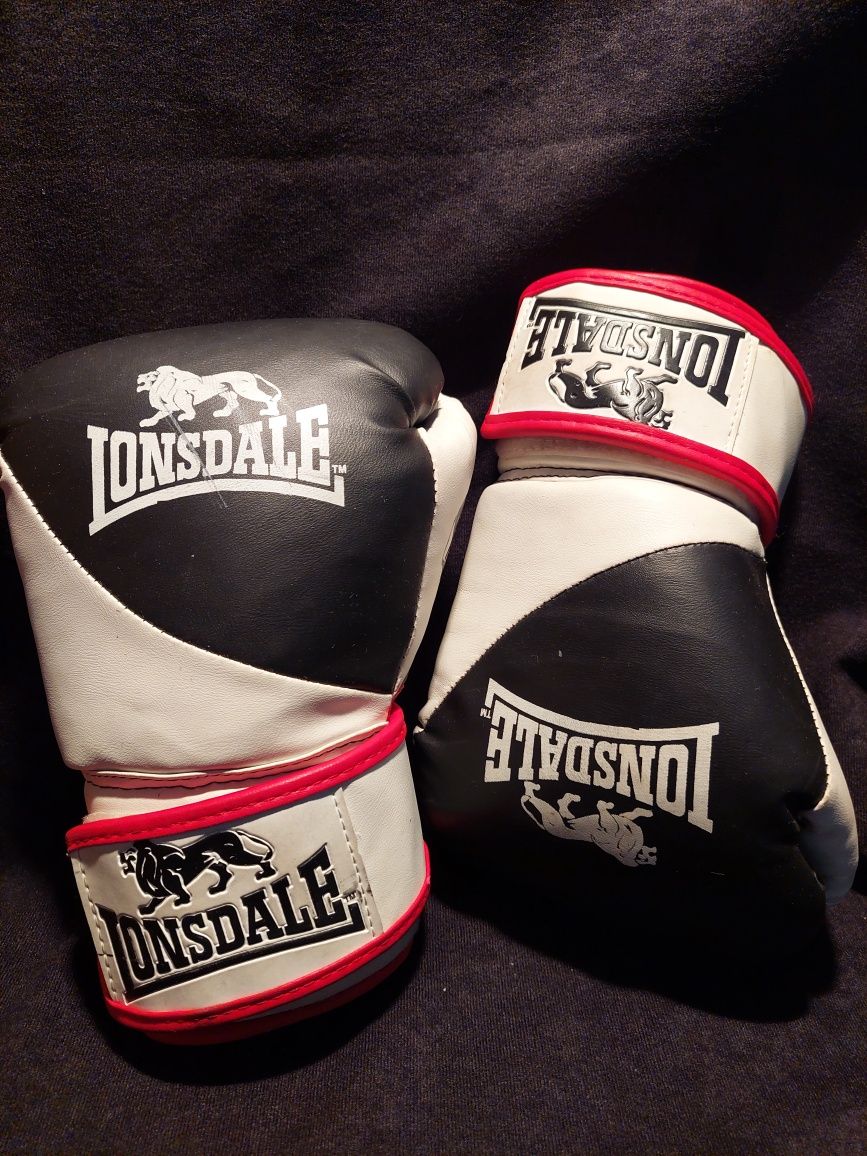 Rękawice bokserskie juniorskie Lonsdale.