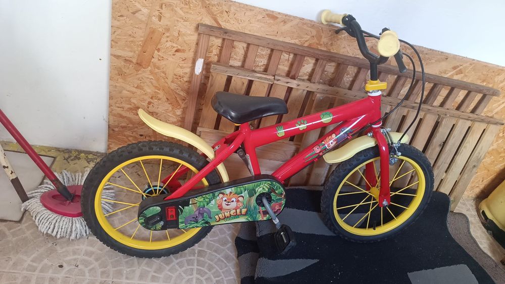 Bicicleta de criança pouco messes de uso como nova