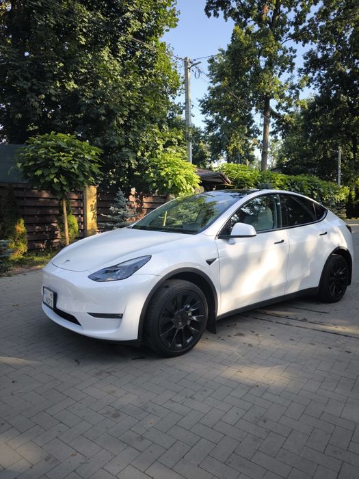 Tesla model Y long range dual motor 82 kw 2023