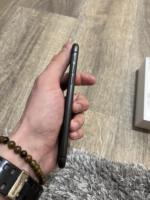 iPhone 11 128 гб в хорошому стані.