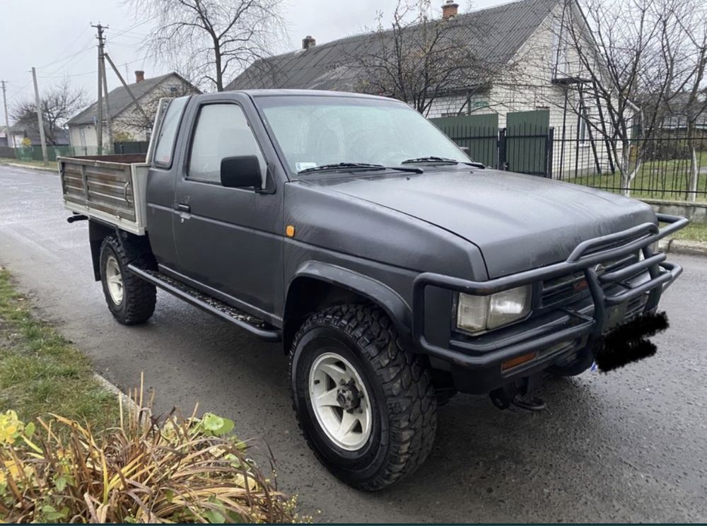 Запчастини Nissan Pickup ( king cab)