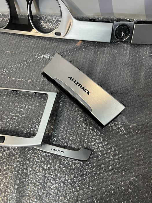 Декор алюміній накладки на торпедо Highline Passat B7 CC