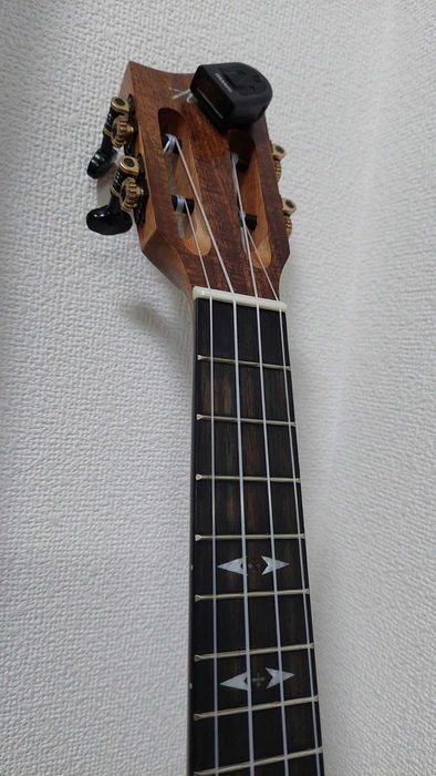 Micro Tuner Gitarowy LED Lekki i Dyskretny Do każdego Rodzaju Gitary