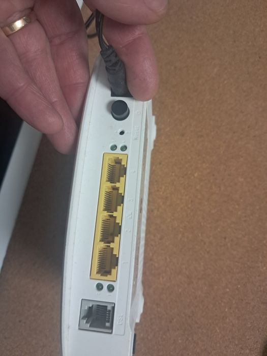 Router / Switch Techicolor TG582n