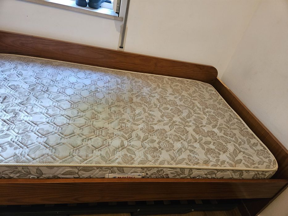 Cama solteiro com cama auxiliar e 1 colchão