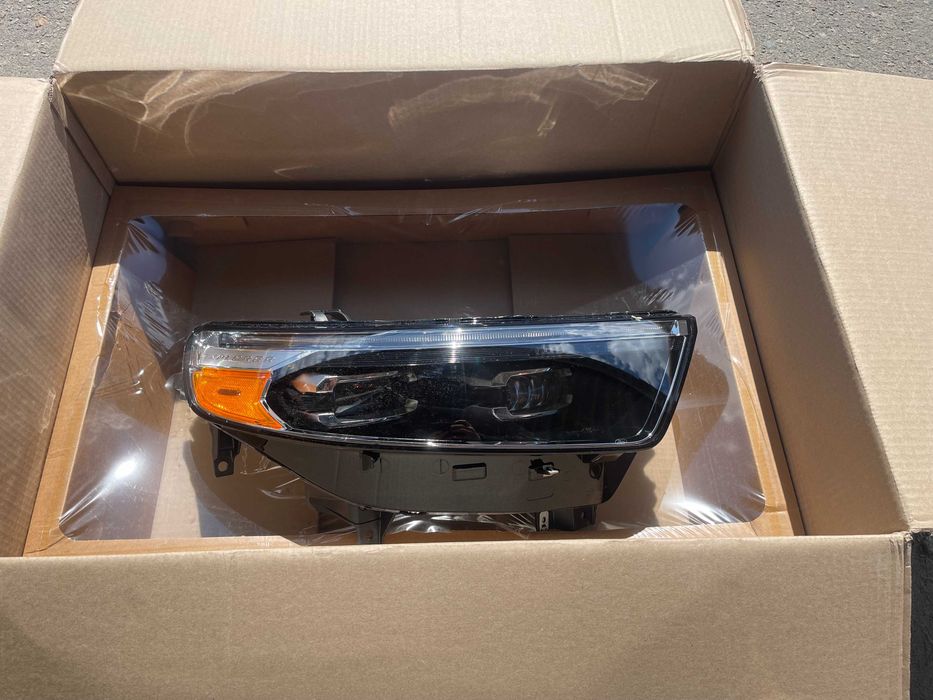 Нова права фара оригінал Ford Explorer 2020 - 2024 MB5Z13008AG