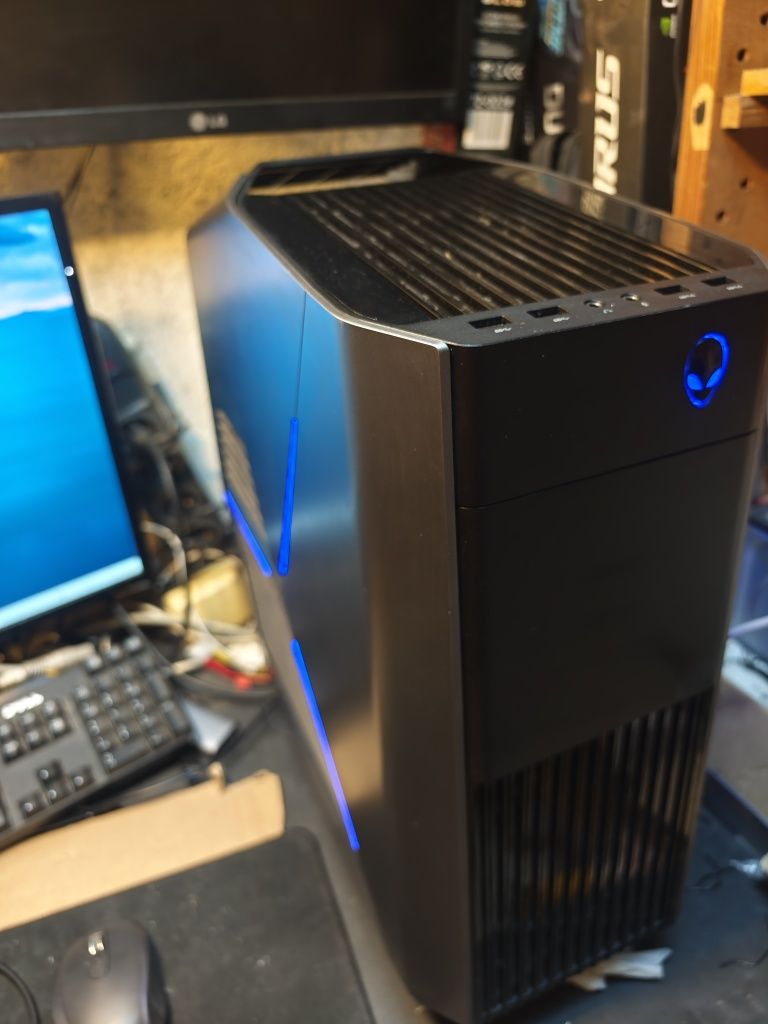 Alienware Aurora R6 I7 7700K GTX 1070 8GB DDR4 24GB m.2 256GB HDD 1TB