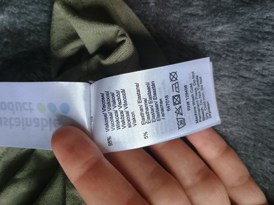 Wygodna sukienka ciążowa i do karmienia piersią