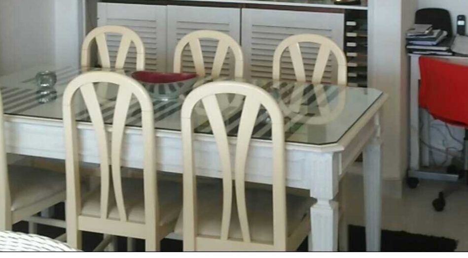 Mesa de jantar com cadeiras