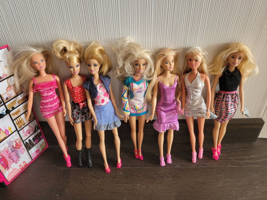 Garderoba Barbie + 7 lalek Barbie