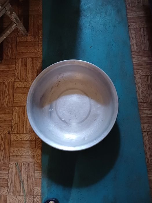 Миска з нержавіючою сталі в гарному стані,б/у