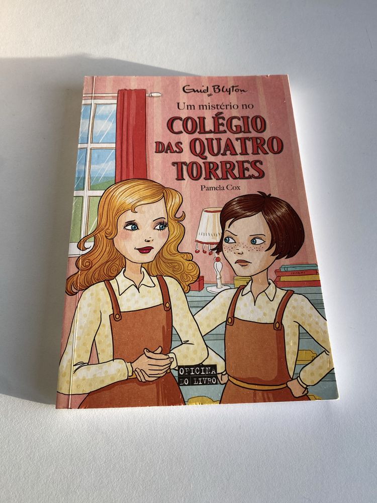 Livro Um mistério no Colégio das Quatro Torres de Pamela Cox