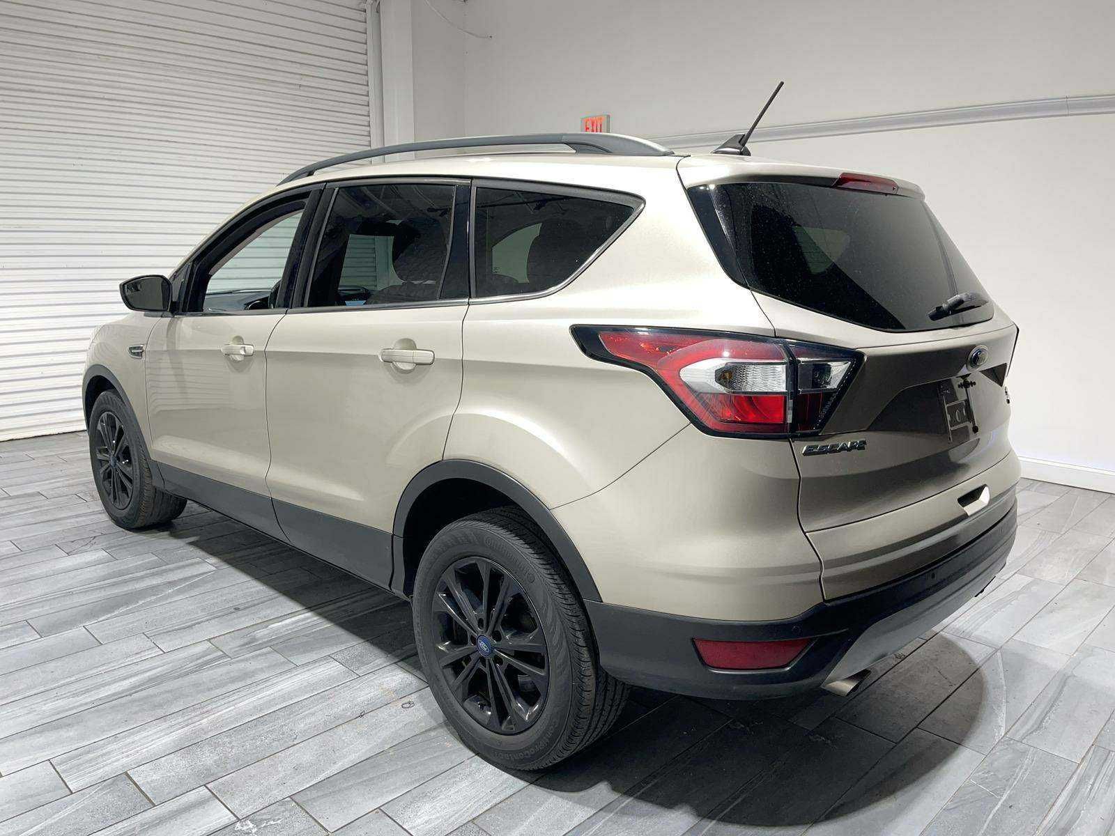 Ford Escape SEL 2018 року