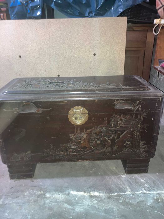 Arca Decorativa Vintage – Peça Única com Entalhes