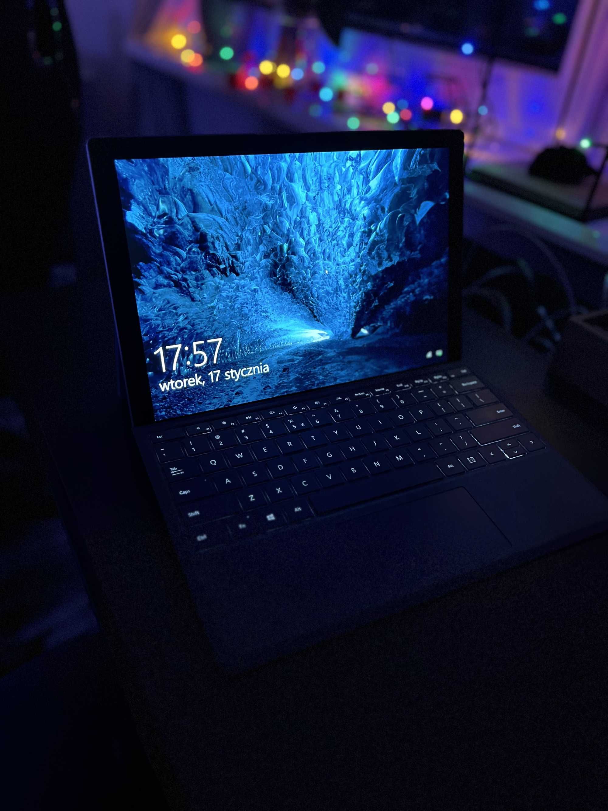 Microsoft Surface Pro 1796 i5-7300U 2.60GHz 8GB RAM 128 GB SSD ZESTAW