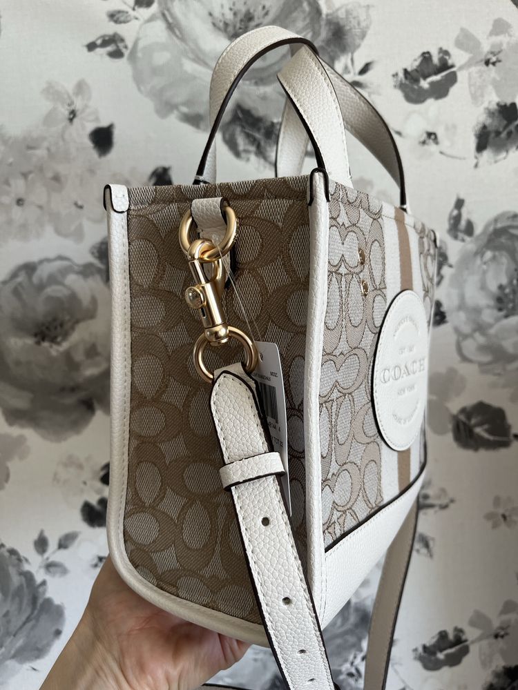 Сумка Coach Dempsey Tote 22