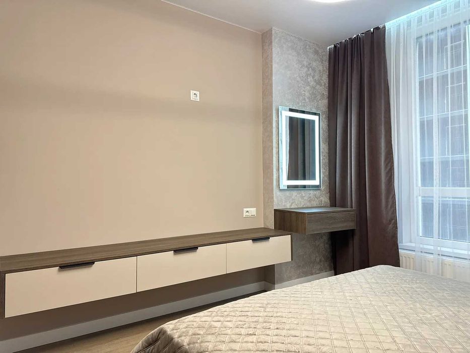 Шикарна двокімнатна квартира з кухнею-студією