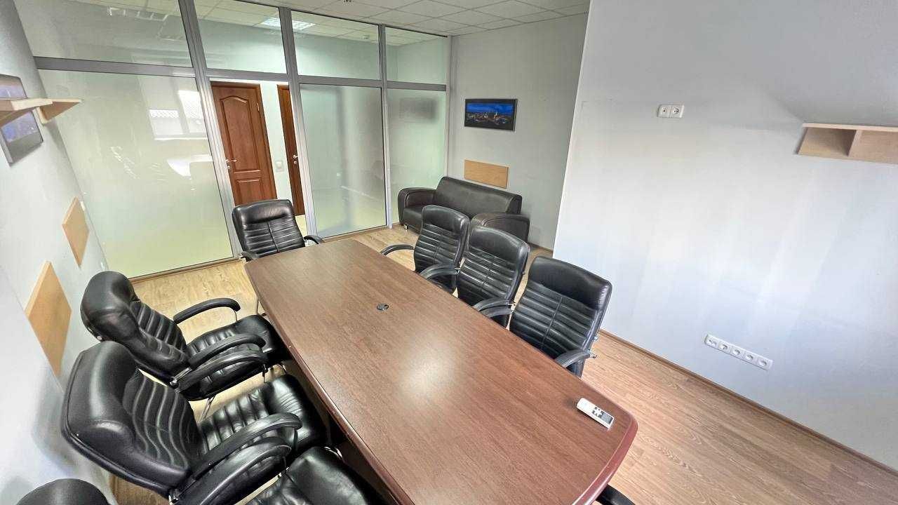 Оренда офісу 1-й поверх 180 кв/м  вул. Коновальця, 32 | Без комісії