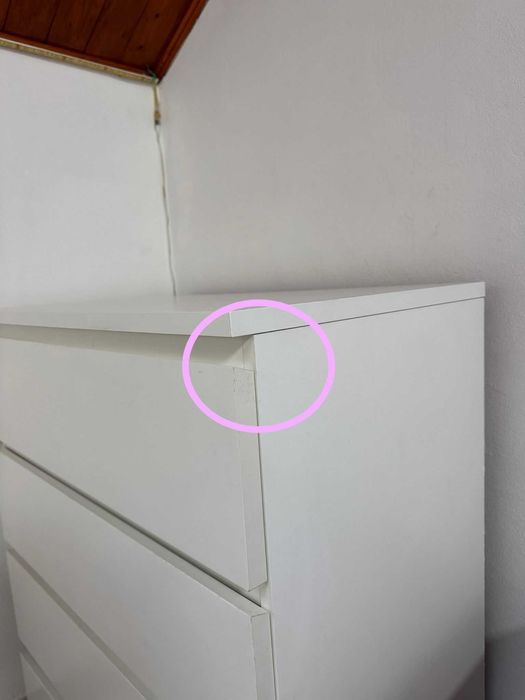 Móvel IKEA com quatro gavetas