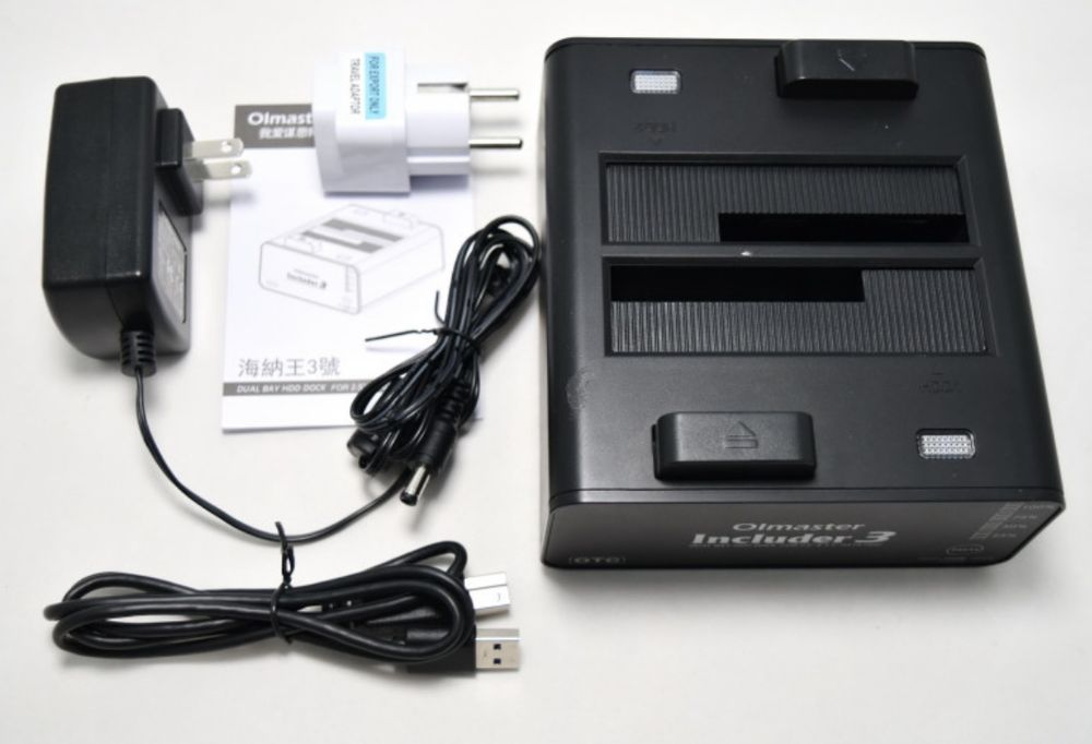 Док станція на два жорсткі дискі.