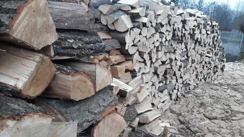 Sezonowane Układane Drewno Kominkowe i Opałowe