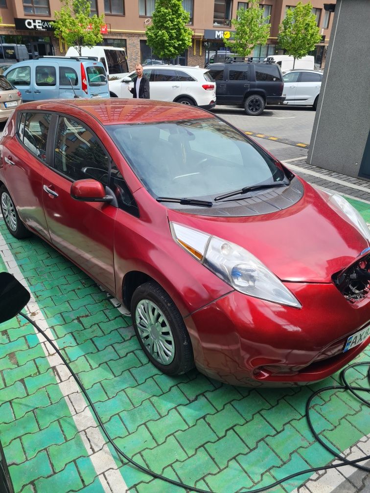 Аренда Nissan Leaf 100км без залога 3300