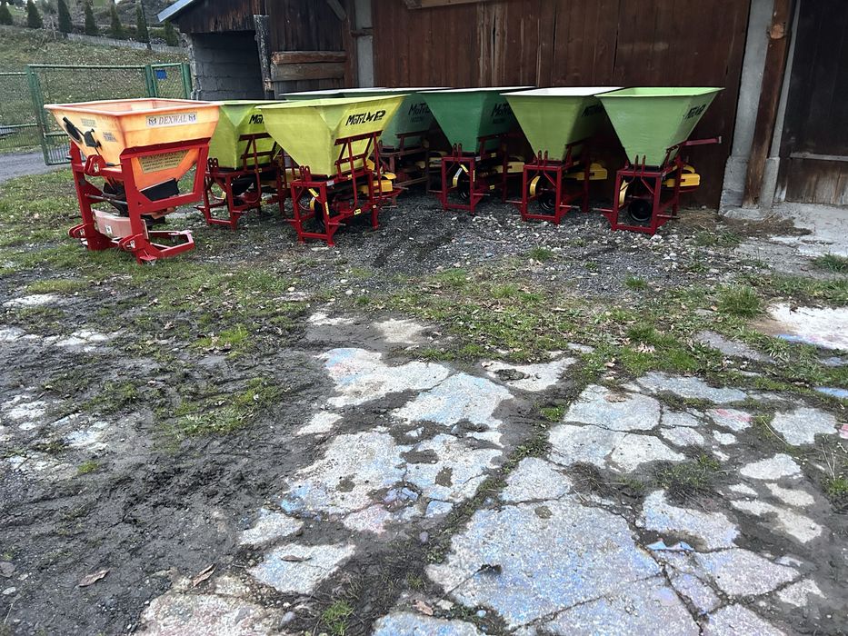 Piaskarka solarka posypywarka rozsiewacz piasku soli grysu Motyl Pom