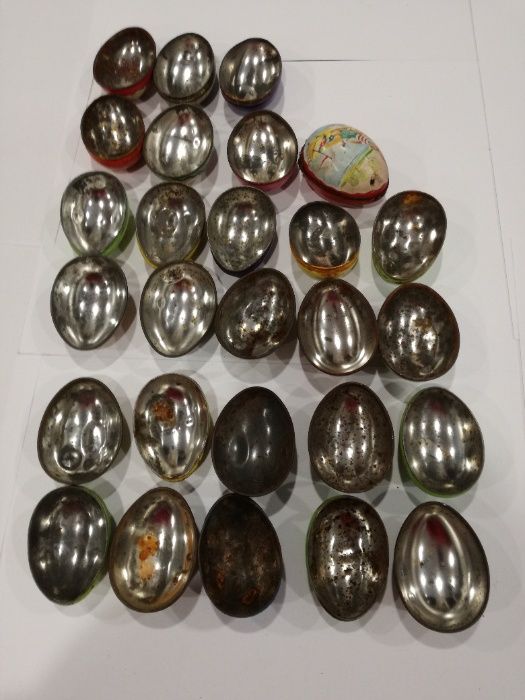 Lote de 14 Ovos de Páscoa em Ferro/Metal Decorados
