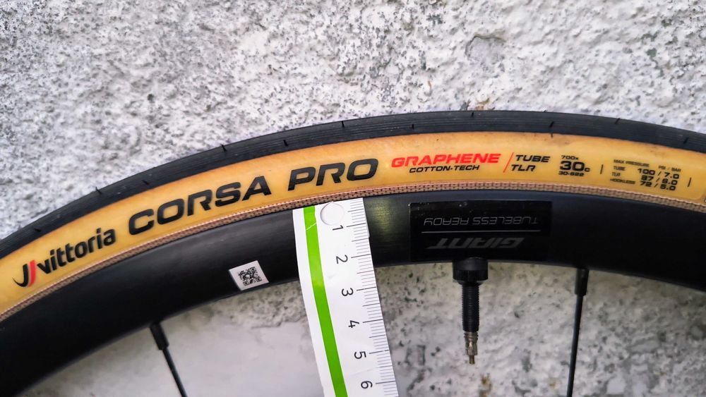 Rodas Estrada Giant Tubeless + Pneus Vittoria Corsa Pro + Discos