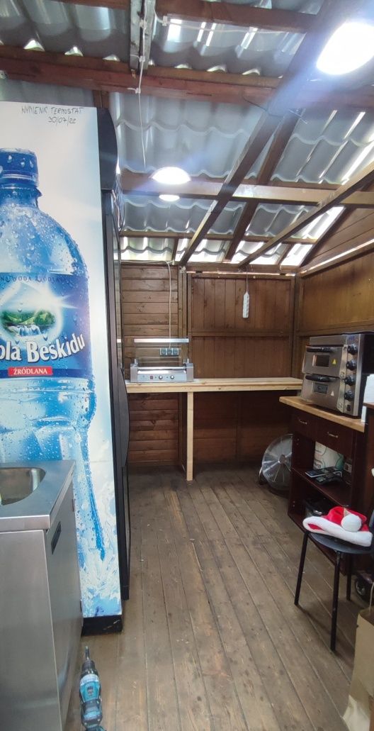 Biznes, Domek drewniany,dwie budki gastronomiczne z wyposażeniem